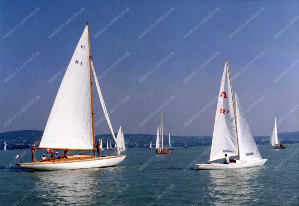 Vitorlázás - Vitorlásverseny Balatonfürednél