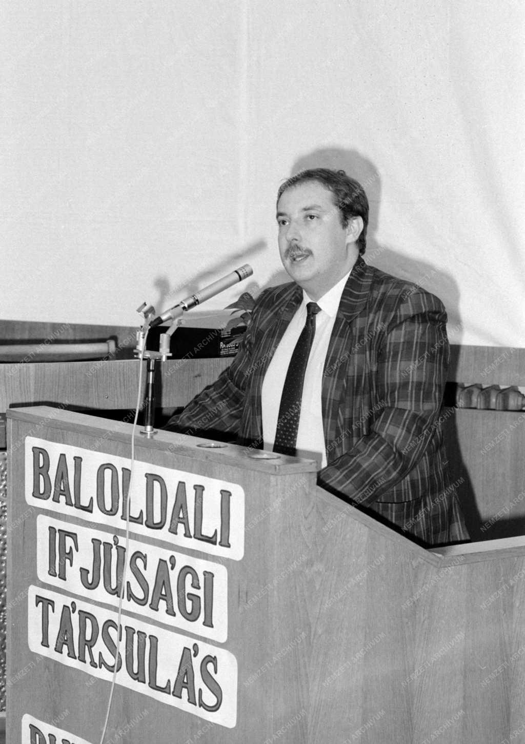 Belpolitika - Baloldali Ifjúsági Társulás