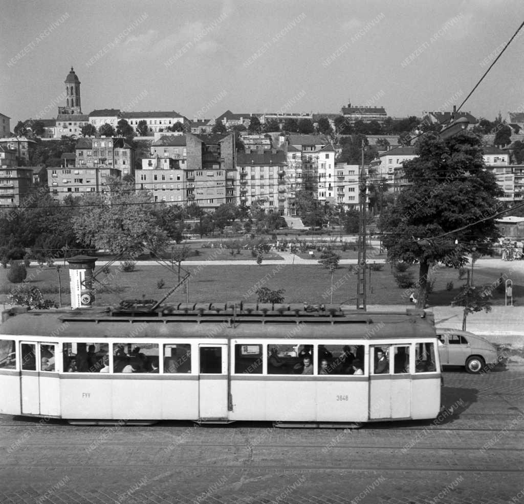 Városkép - Közlekedés - Forgalom az új Déli pályaudvarnál