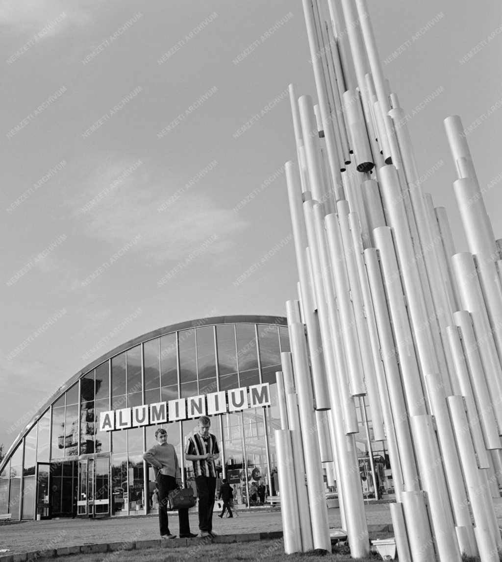 Kiállítás - BNV - Az aluminiumipar pavilonja