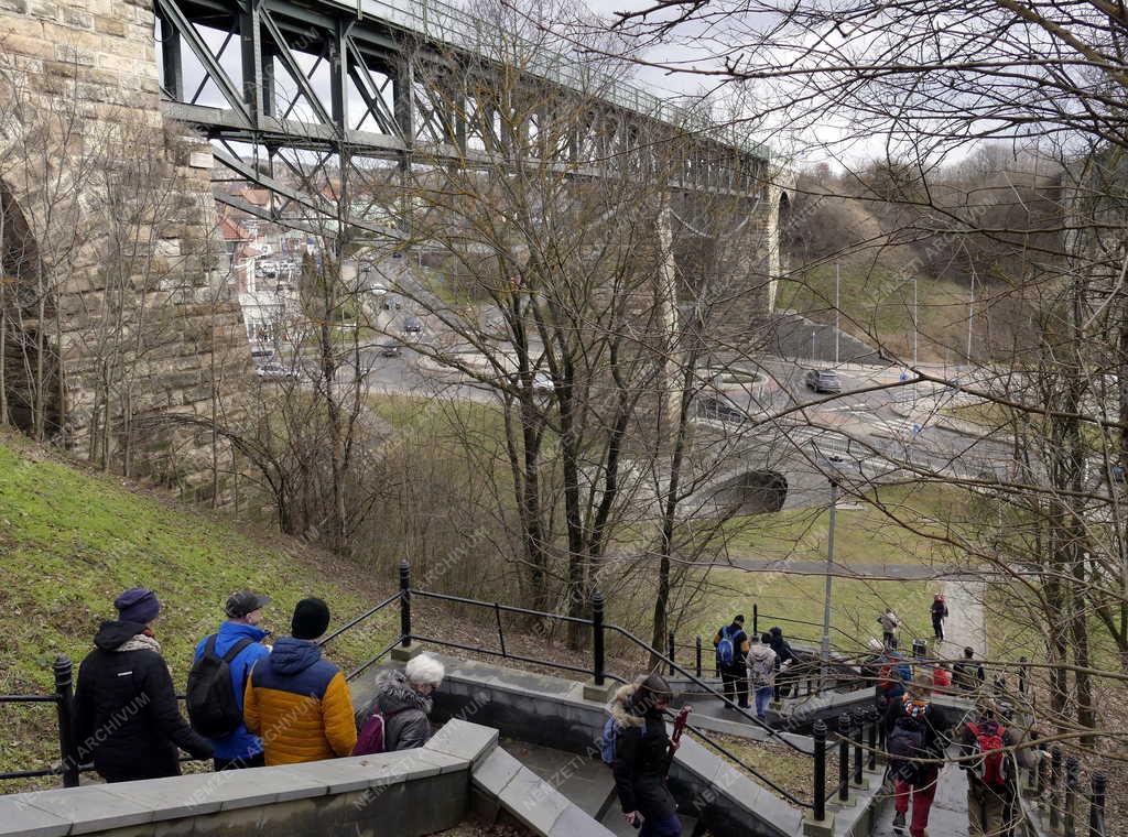 Közlekedés - Biatorbágyi egykori vasúti viadukt