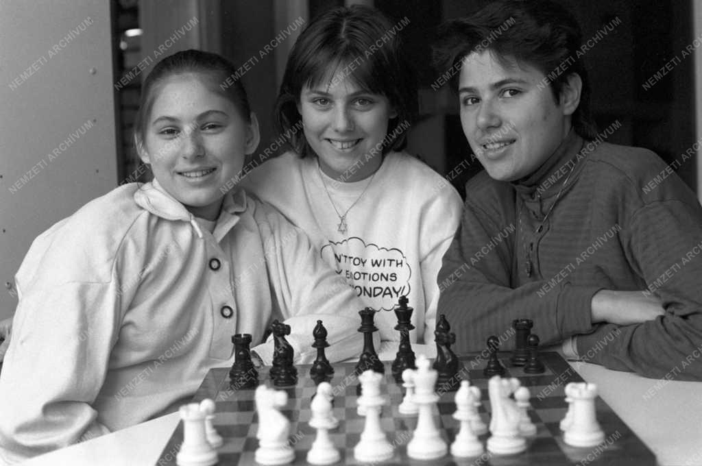 Sport - Sakk - Versenyre készülnek a Polgár lányok