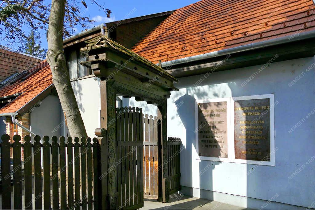 Kultúra - Veszprém - A Játékszín bejárata