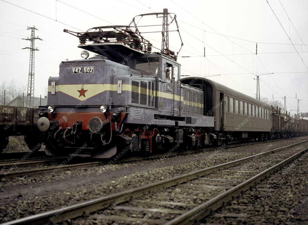 Közlekedés - MÁV V42 villamosmozdony   
