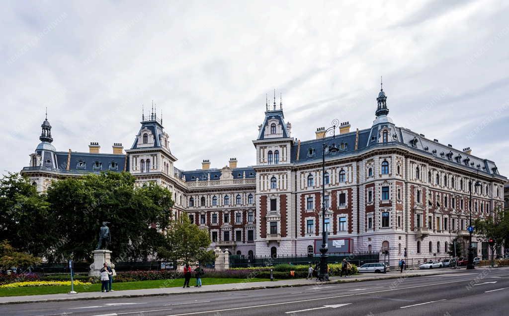 Műemlék - Budapest - Kodály köröndi palota