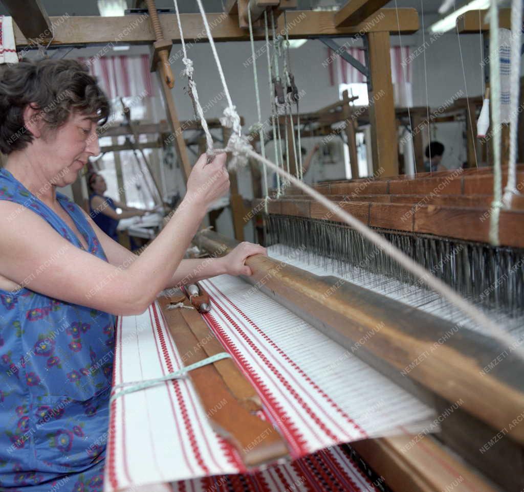 Kultúra - Népművészet - Szövés a szécsényi Palóc Népművészeti és Háziipari Szövetkezetben