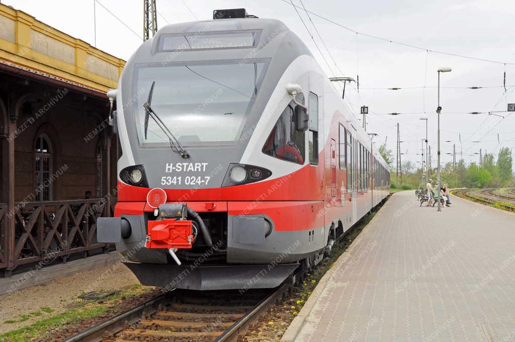 Vasúti közlekedés - Vác - Megújul a váci vasútállomás