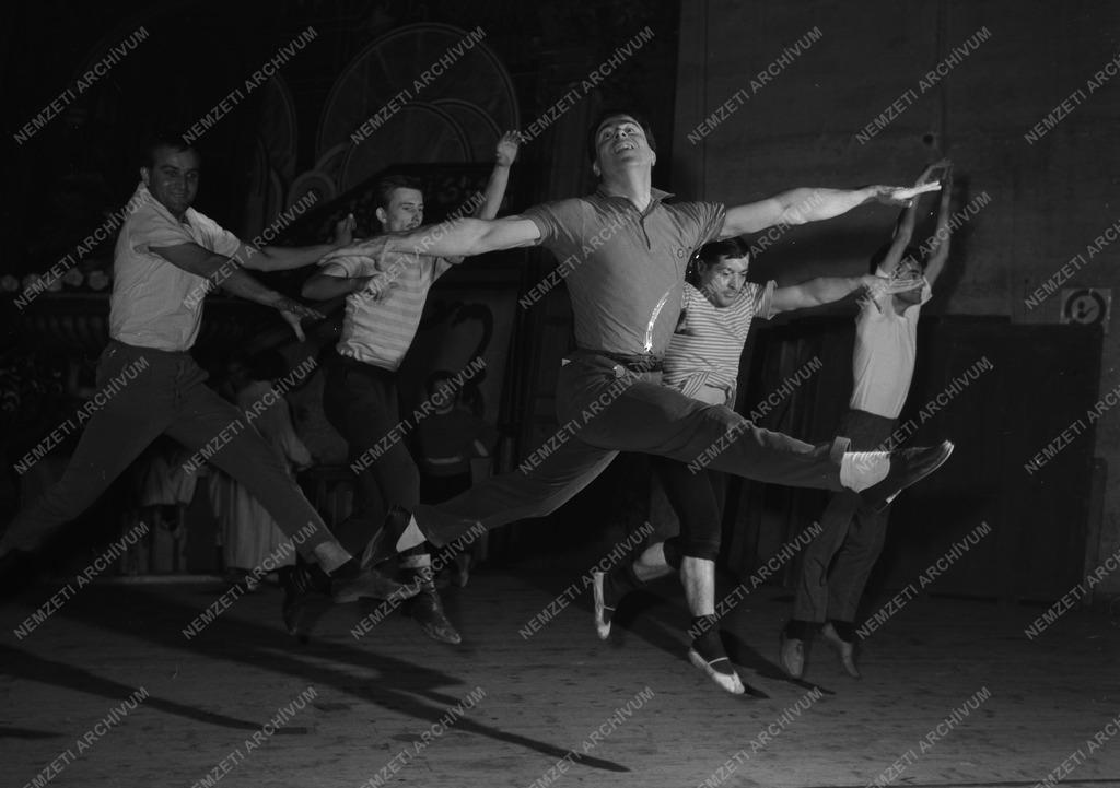 Kultúra - Fővárosi Operettszínház - Csókolj meg Katám musical