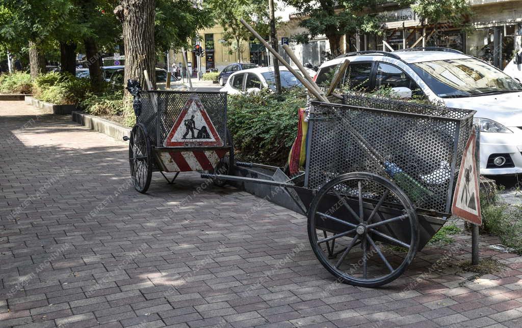 Környezetvédelem - Közterület fenntartók kézikocsija