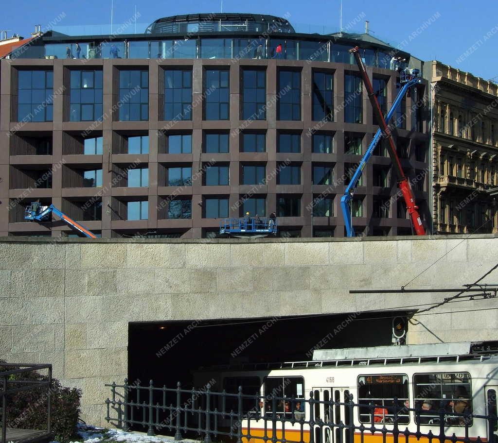 Építőipar - Budapest - Épül a Hotel Clark