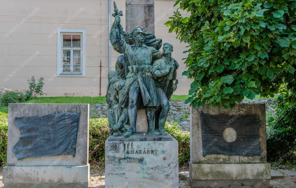 Kultúra - Szentgotthárd - A Hazáért szobor