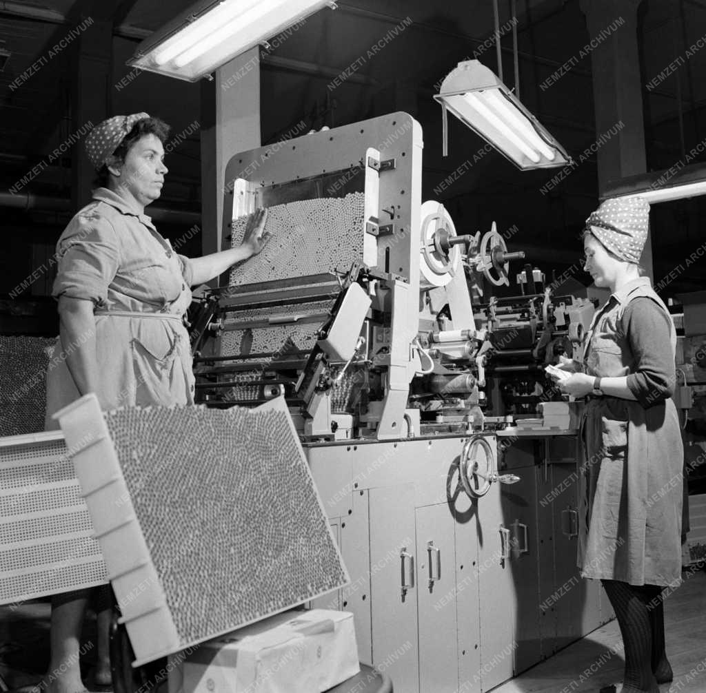 Ipar - A Pécsi Dohánygyár