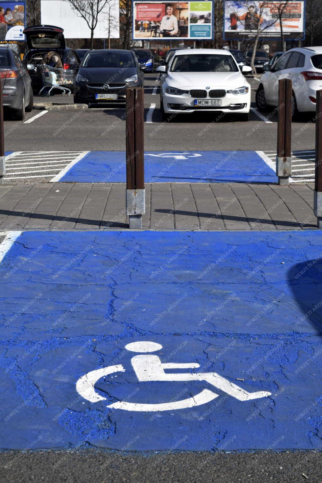 Közlekedés - Budapest - Megkülönböztetett parkolóhelyek