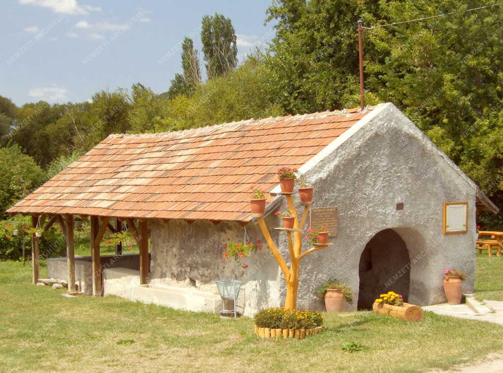 Balatonfelvidék - Köveskál - Mosóház