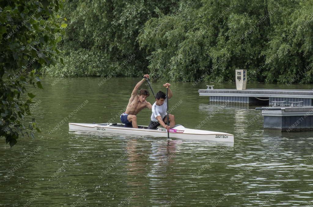 Sport - Budapest - Evezősök a Lágymányosi-öbölben