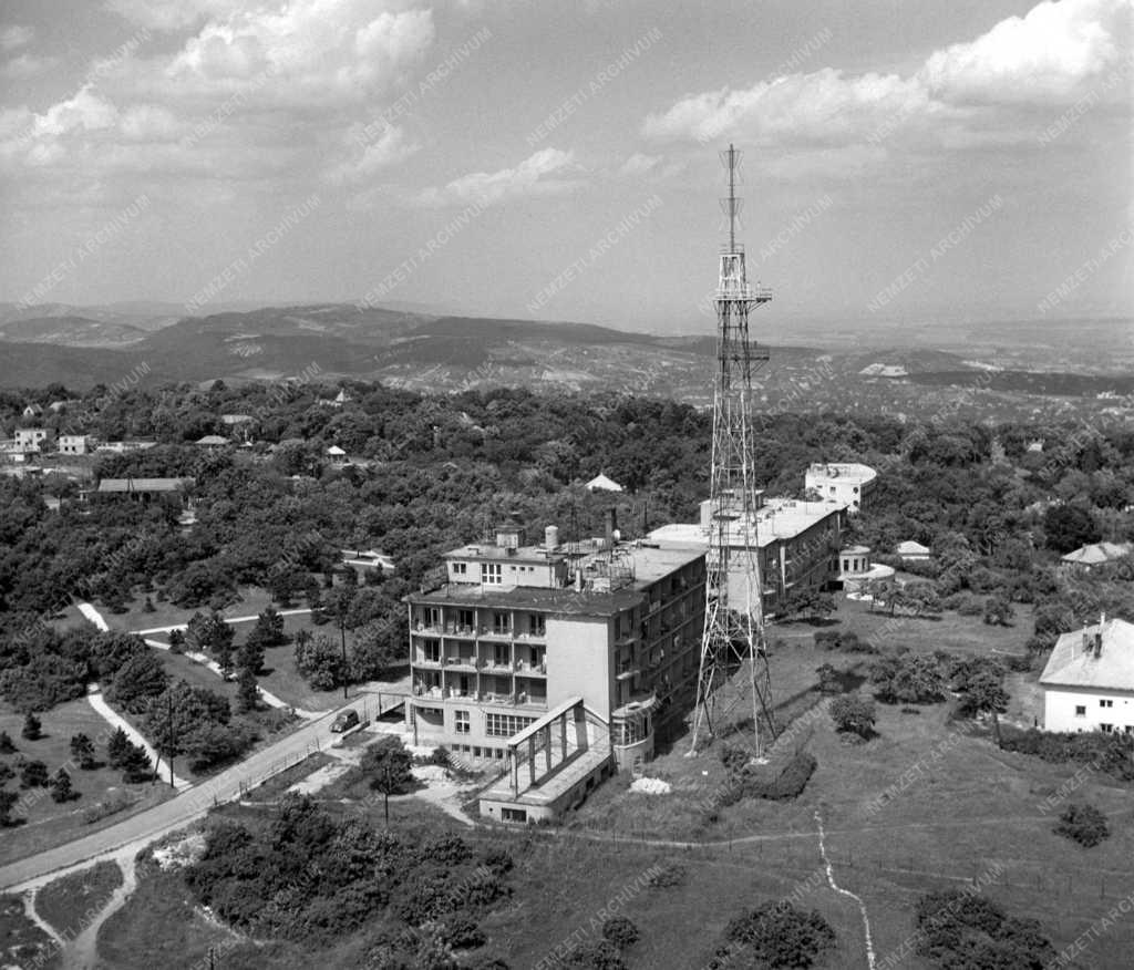 Technika - Távközlés - A televízió-torony építése