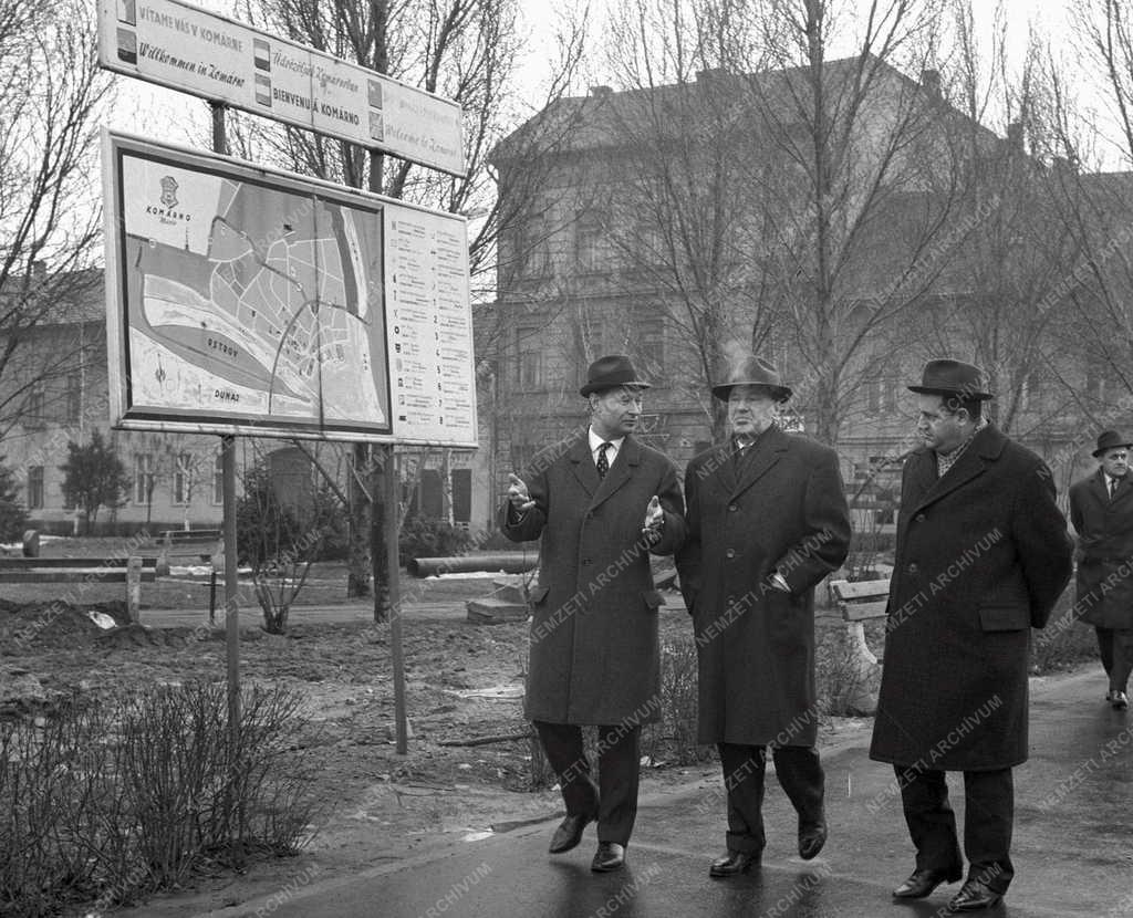 Külpolitika - Kádár János Csehszlovákiában 