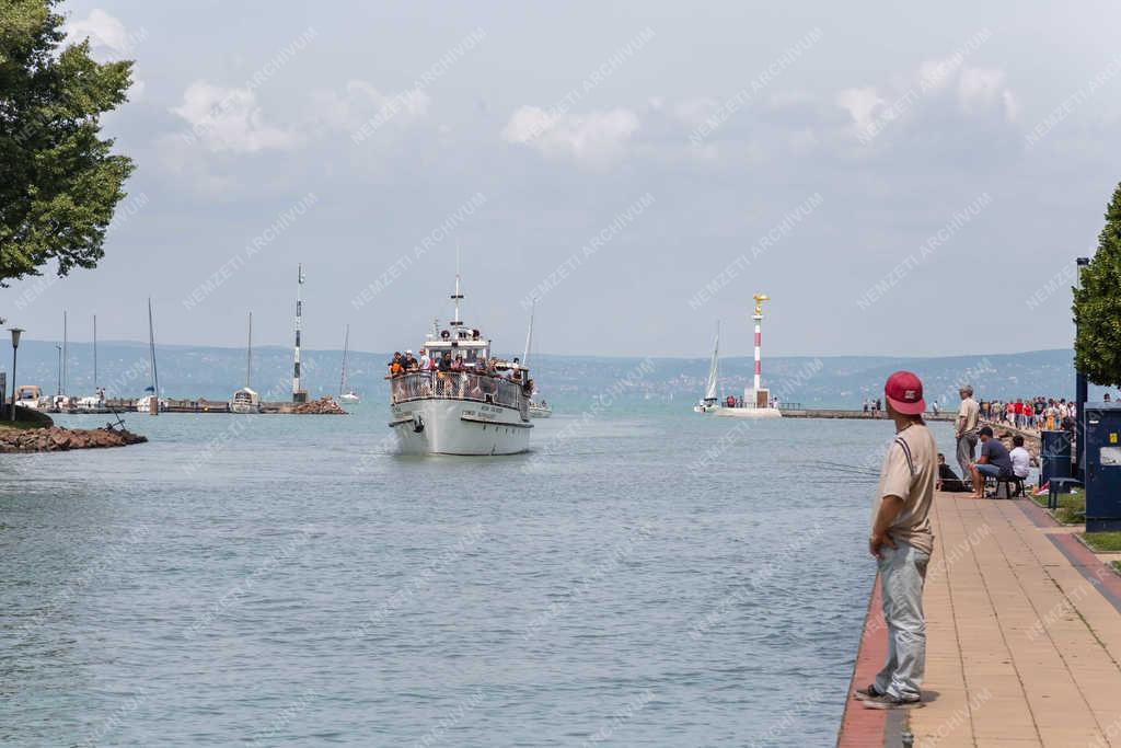 Turizmus - Siófok - Sétahajók a Balatonon