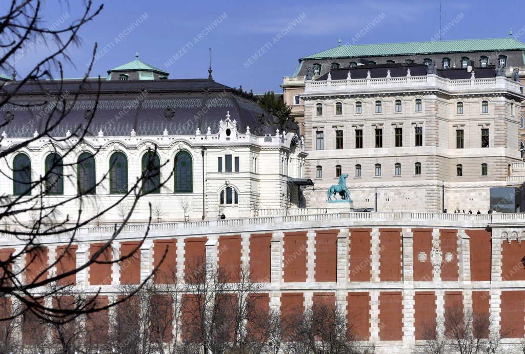 Városkép - Budapest - A Lovarda és a Főőrség újjá épített épülete