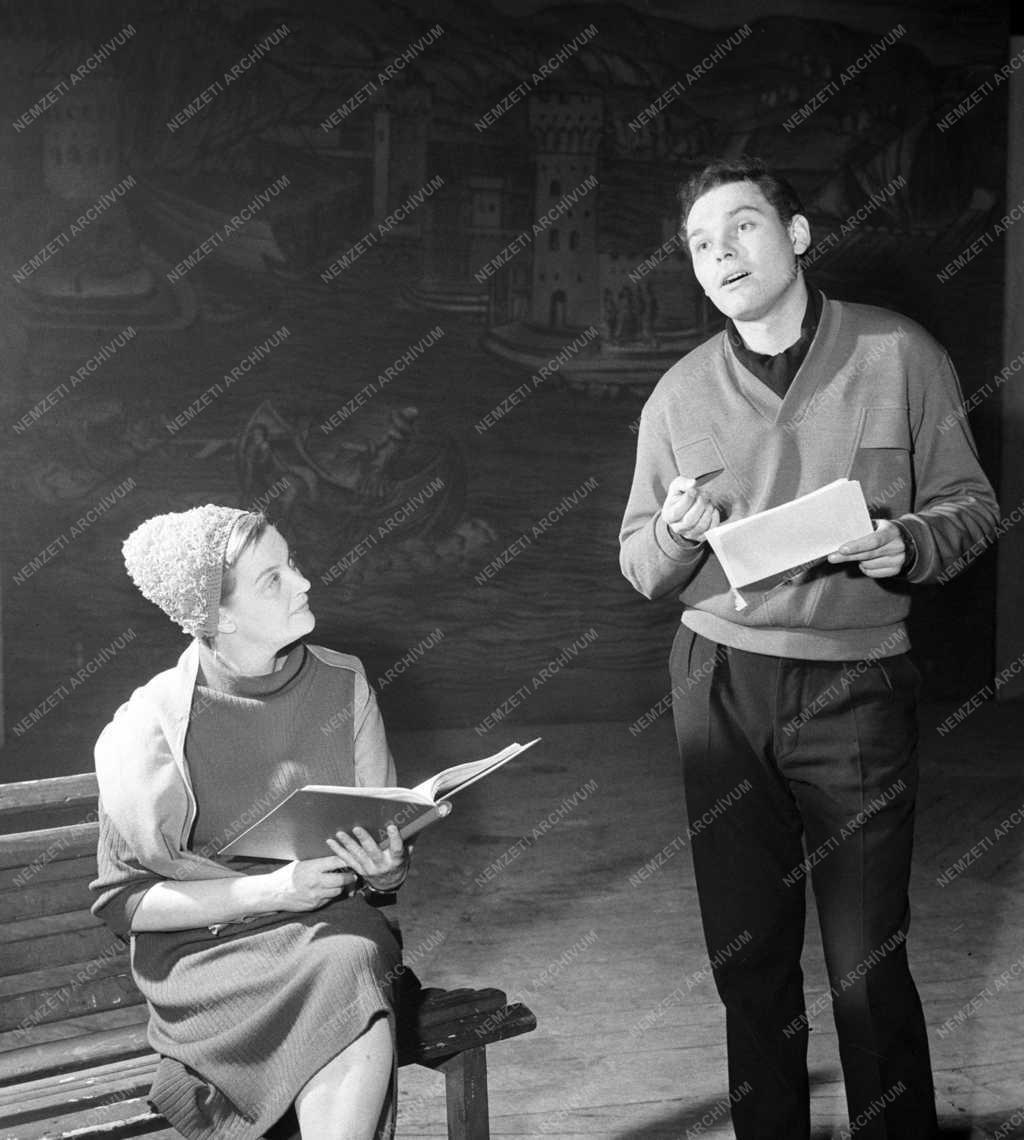 Színház - Tolnay Klári Csehov darabra készül