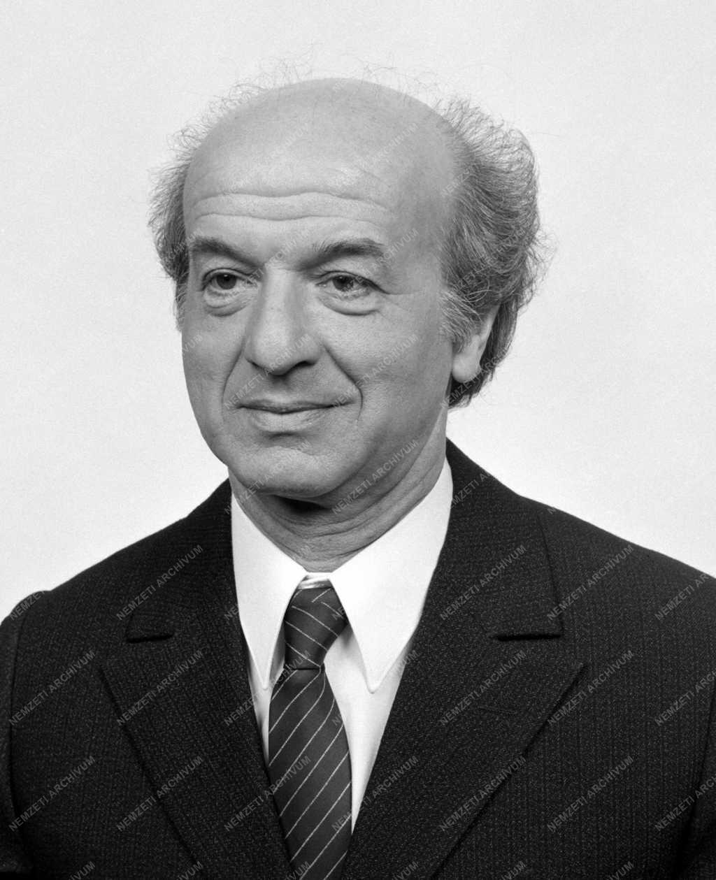 Kitüntetés - 1980-as Érdemes Művész - Gergely István