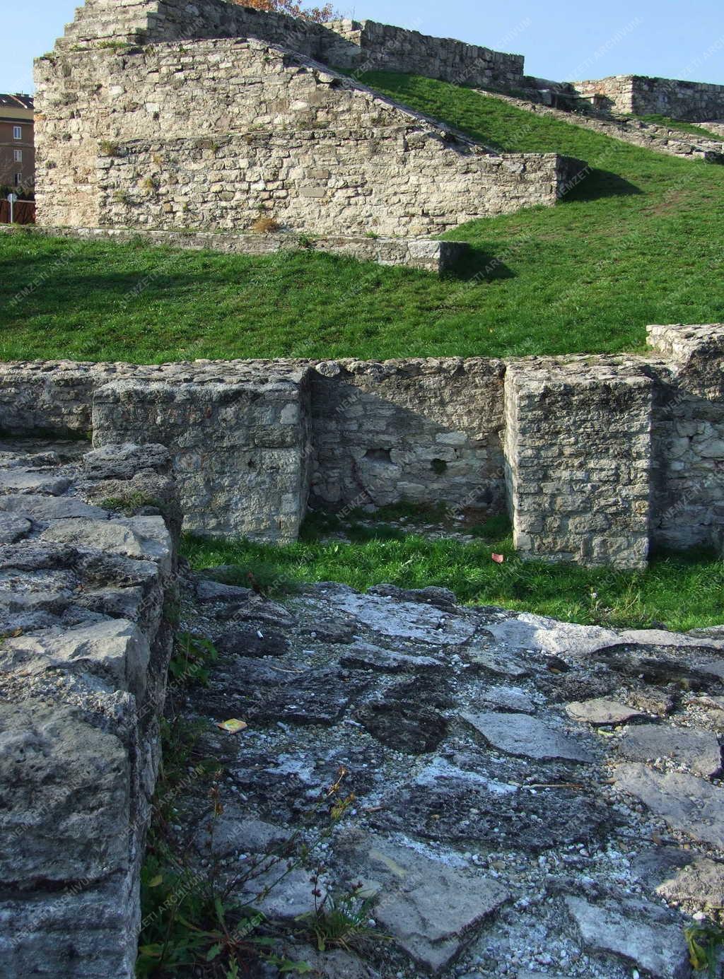 Történelmi emlék - Budapest - Római amfiteátrum Óbudán