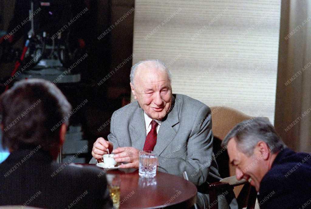 Kádár János a Televízió székházában