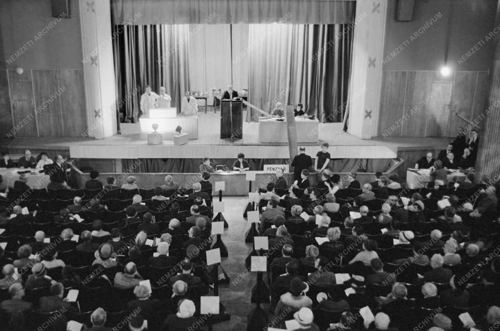 Életkép - A BÁV jubileumi aukciója a MOM-ban