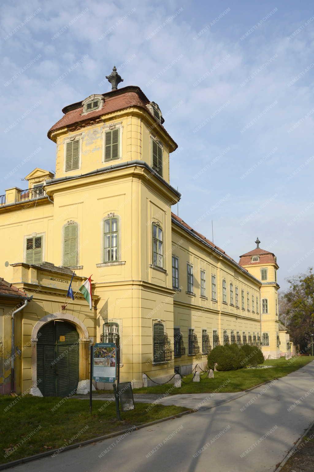 Épület - Tata - Az Esterházy kastély 