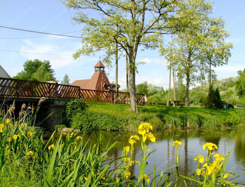 Magyarországi képek - Mikekarácsonyfa - Falu