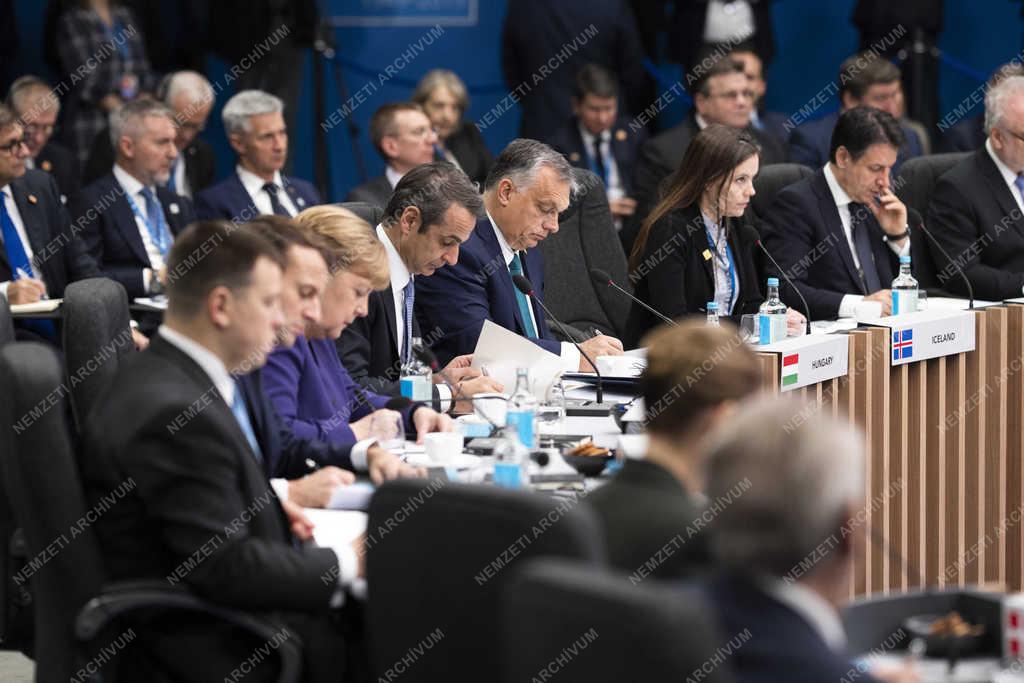 Orbán Viktor a londoni NATO-csúcson