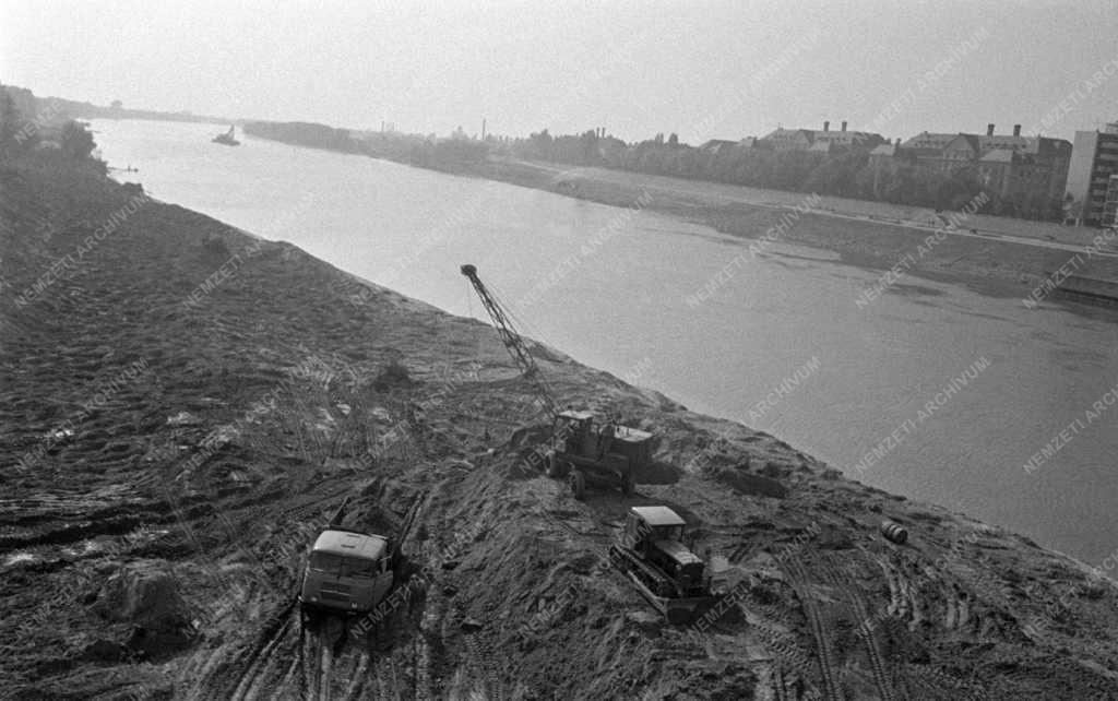 Településfejlesztés - Rendezik az újszegedi Tisza-partot
