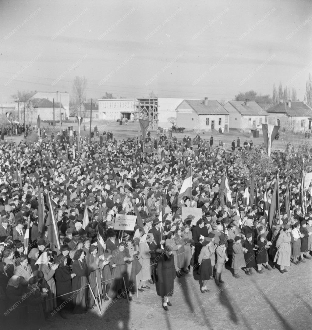 Közlekedés - A nyíregyházi állomásépület átadása 