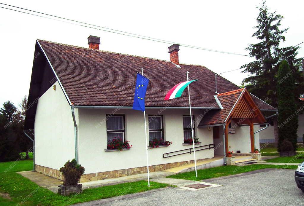 Középület - Bajánsenye