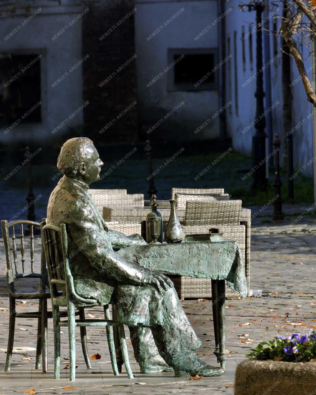 Köztéri szobor - Budapest - Szindbád és asztala Óbudán