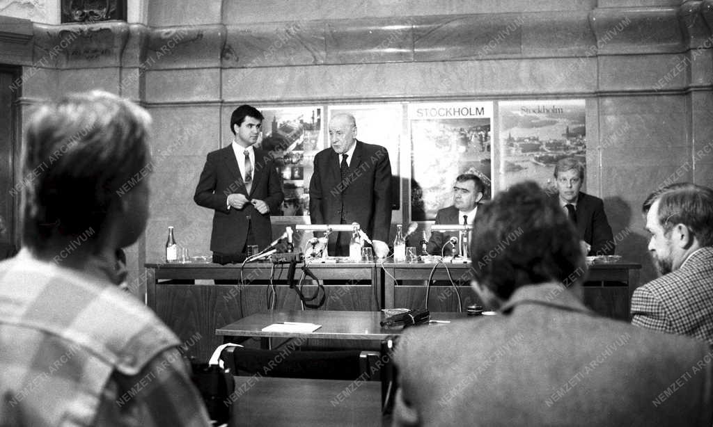 Külpolitika - Kádár János Svédországban
