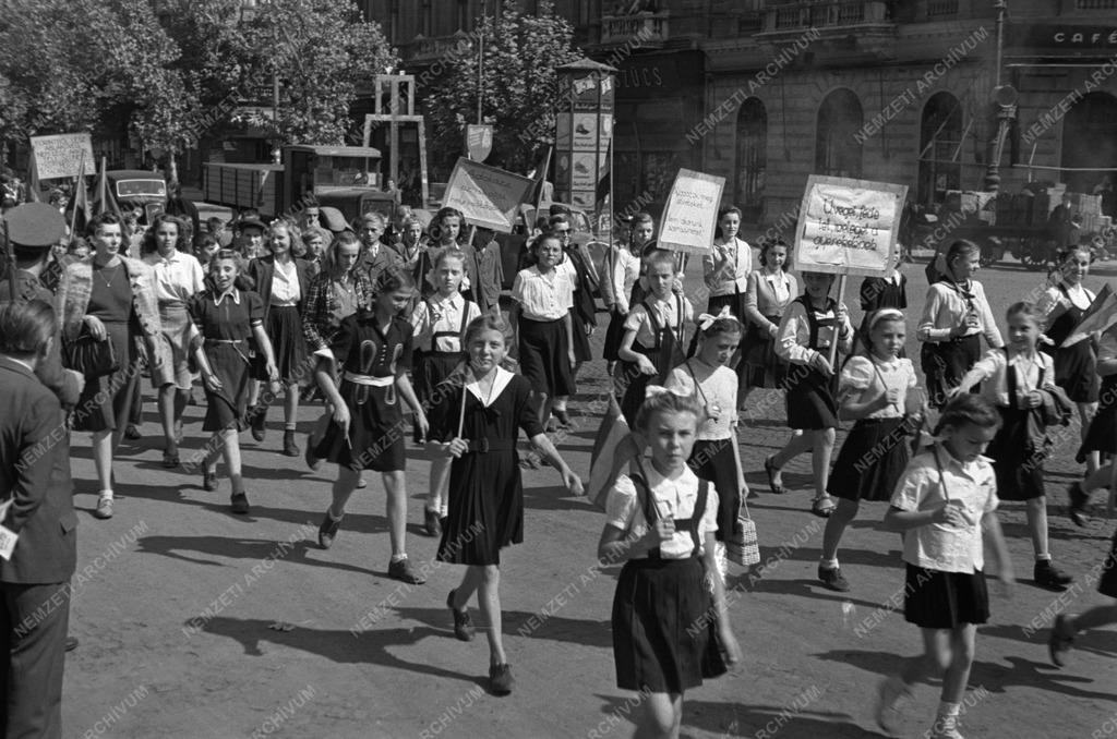 MNDSZ Iskola akció gyűlése