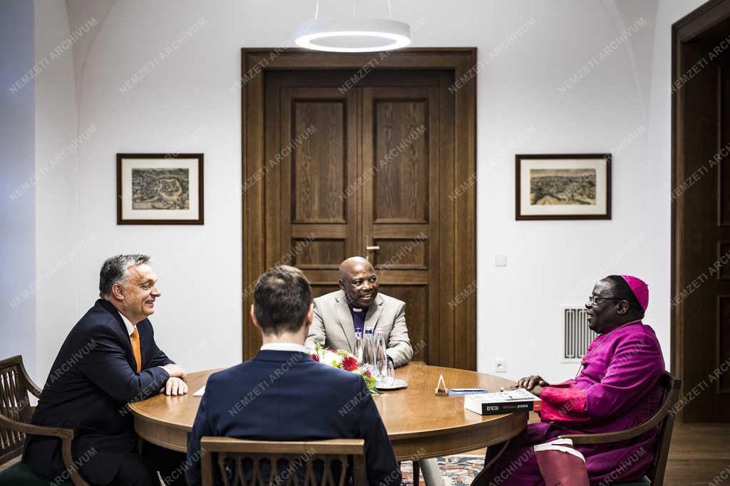 Nigériai egyházi vezetők a Karmelita kolostorban