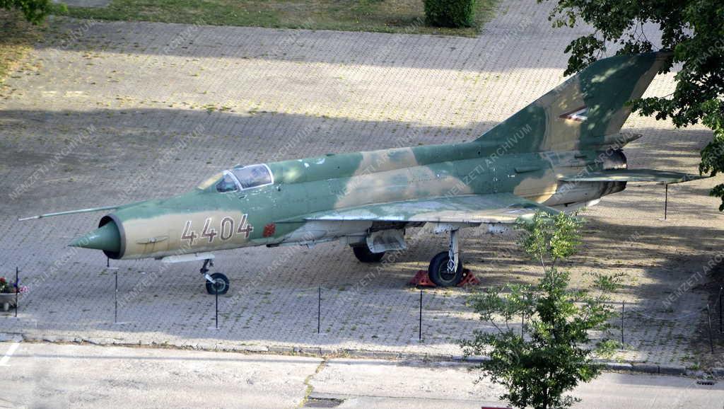 Haditechnika - Budapest - Mig-21-es vadászrepülőgép