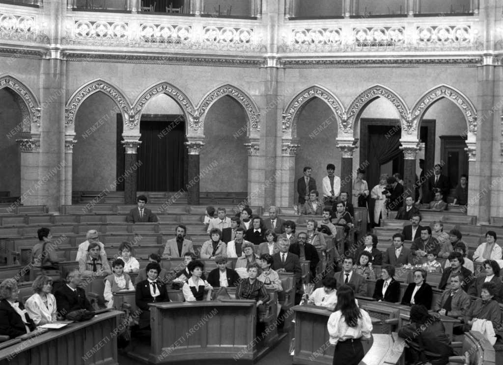 Belpolitika - Erdélyi menekültek a Parlamentben