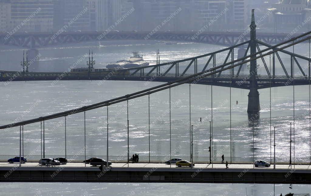 Városkép - Budapest - Hidak a Duna folyó felett