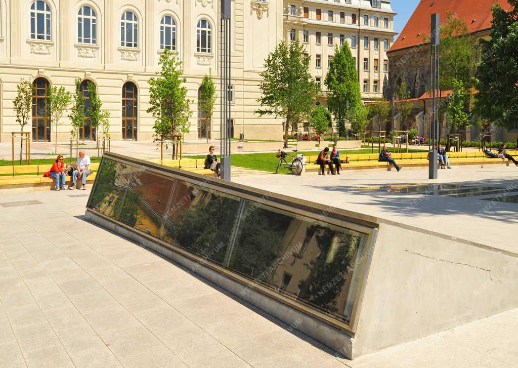 Budapest - Városkép - Március 15. tér