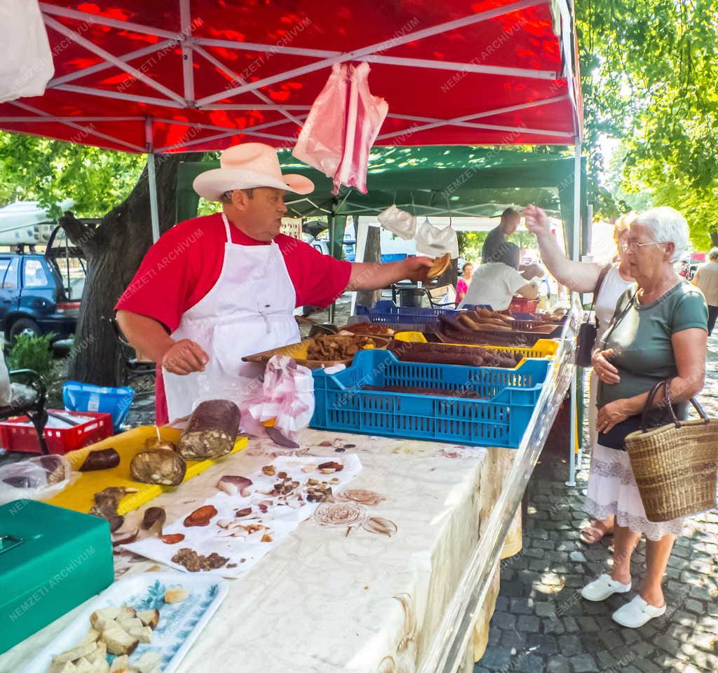 Kereskedelem - Nagymaros - Őstermelő piac