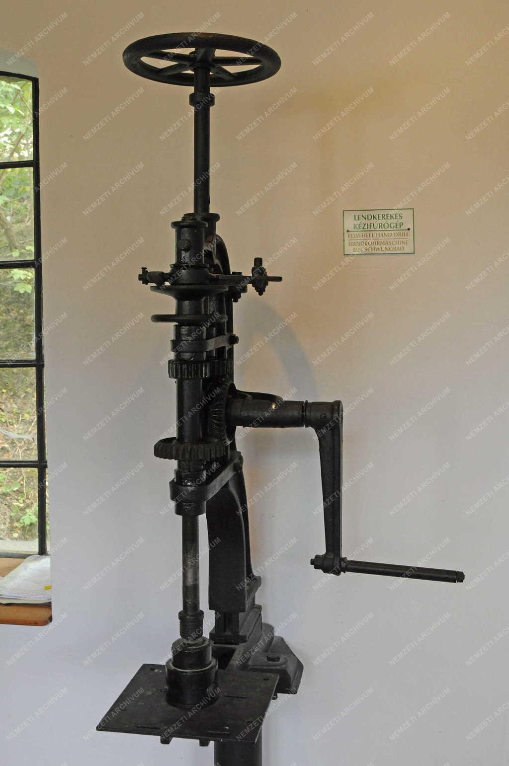 Táj, város - Zalaszántó - Lendkerekes fúrógép