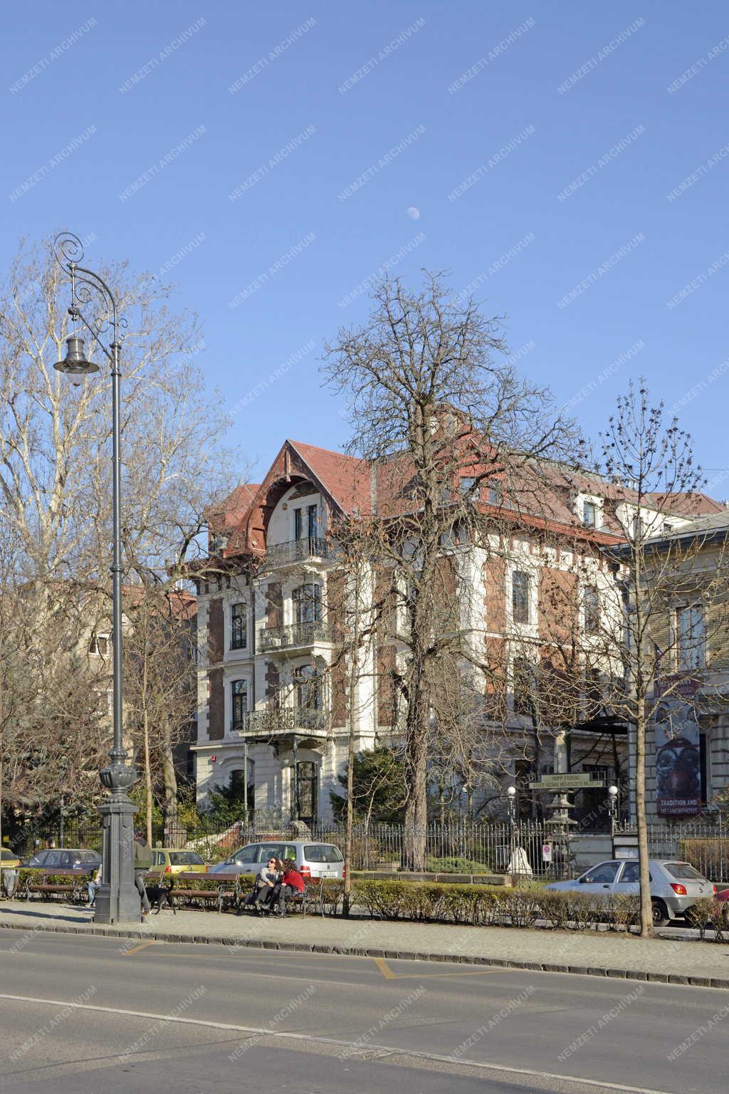 Épület - Budapest - Lakóépület az Andrássy út 105-ben