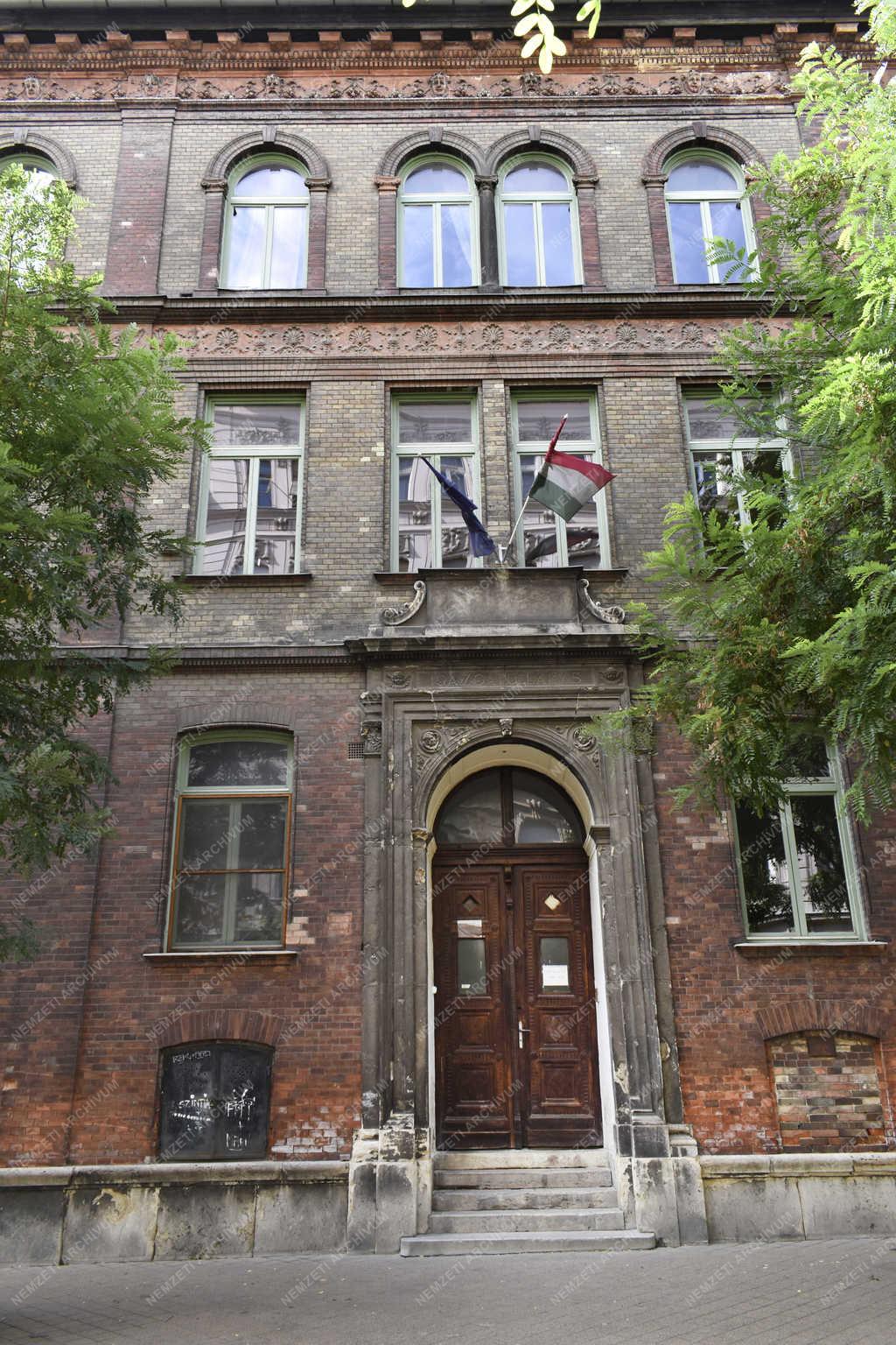 Közoktatás - Budapest - Lakatos Menyhért Általános Iskola és Gimnázium