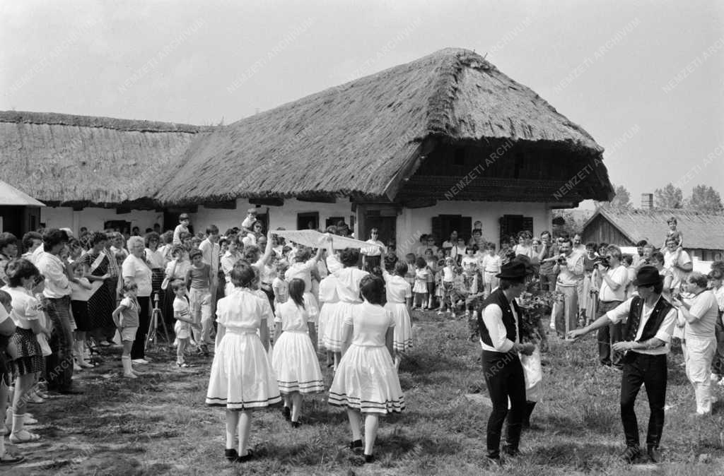 Hagyomány - Pünkösdölő a Vasi Múzeumfaluban