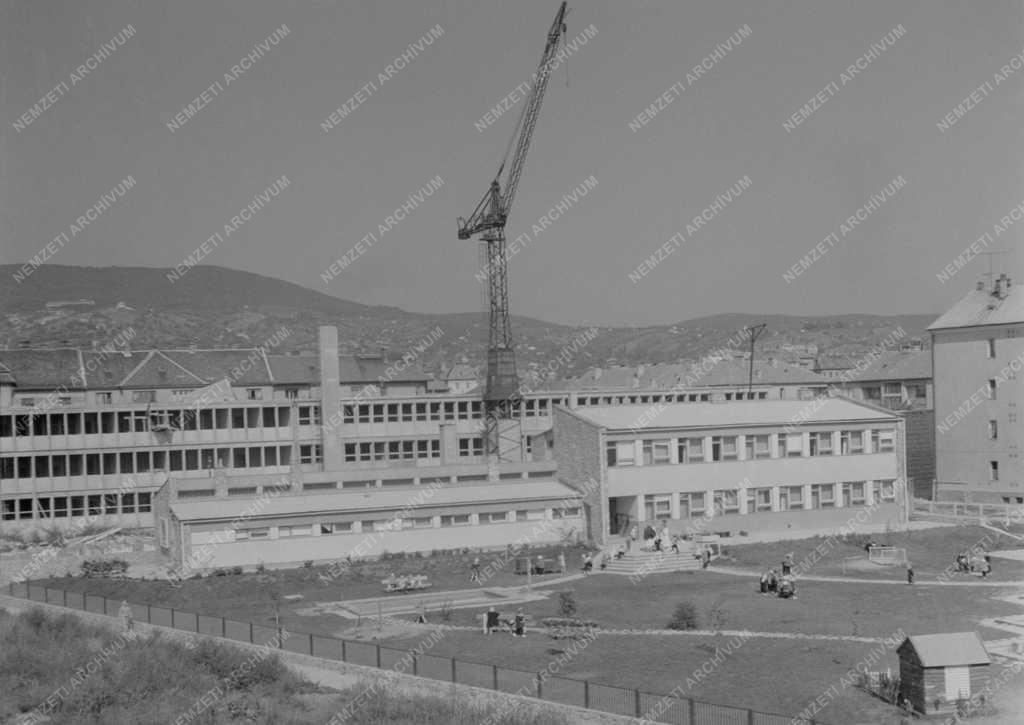 Városkép-életkép - Építkezés Pécsett