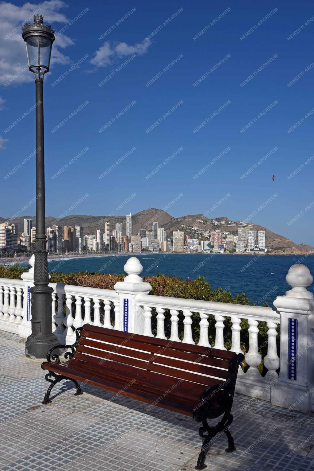 Turizmus - Benidorm - Mediterrán terasz
