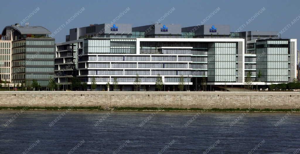 Városkép - Budapest - Irodaházak a ferencvárosi Dunap-parton